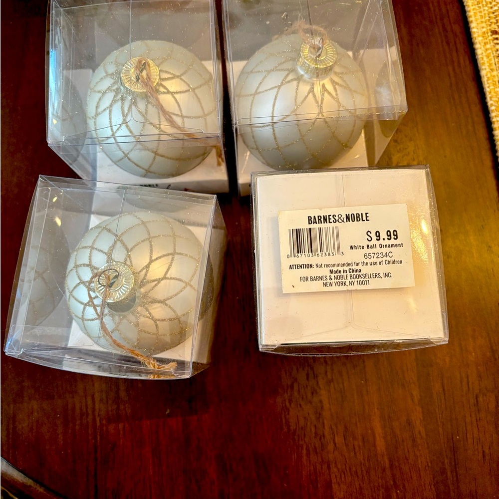 Barnes and Noble - Picture 2 of 4